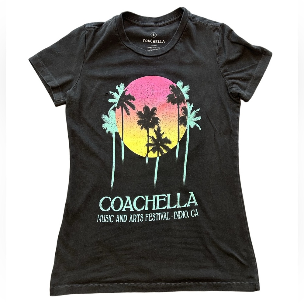 Official 2019 Coachella Music & Arts festival black fitted sunset graphic tee SM